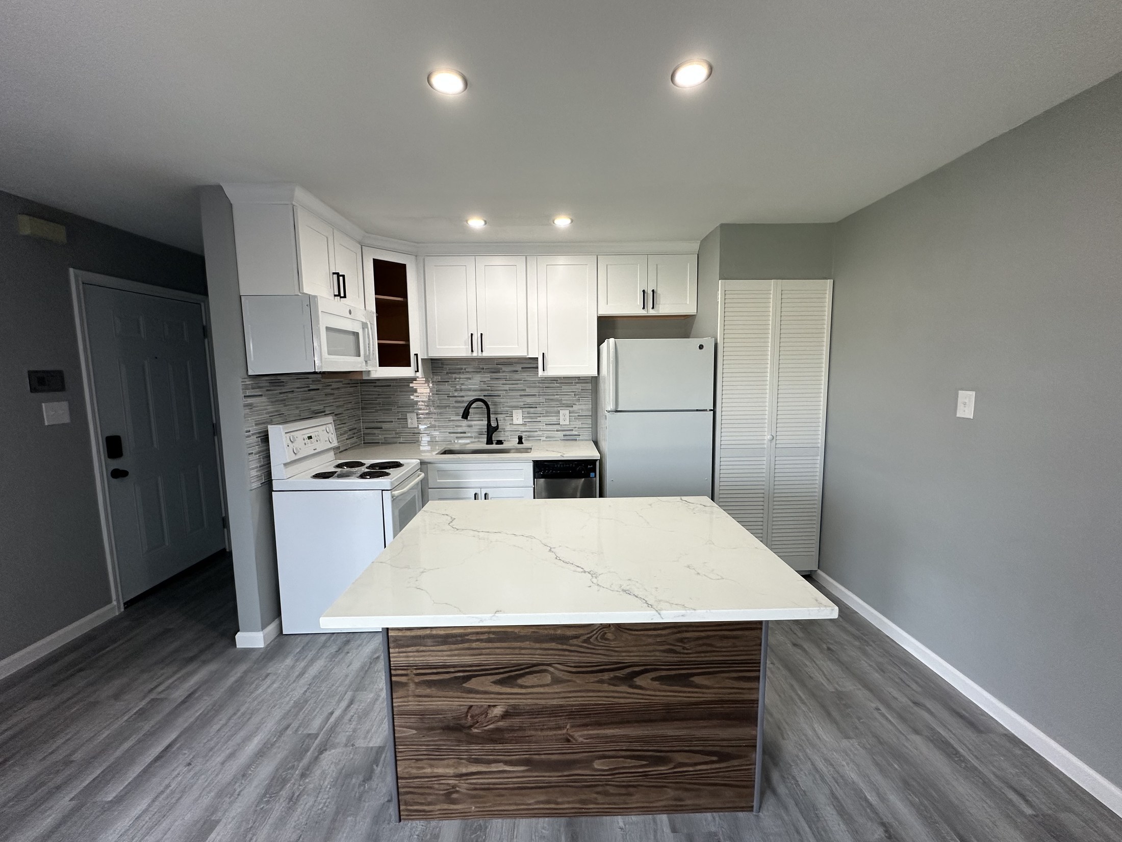 Finished Dallas condo remodel by Capatina Builders