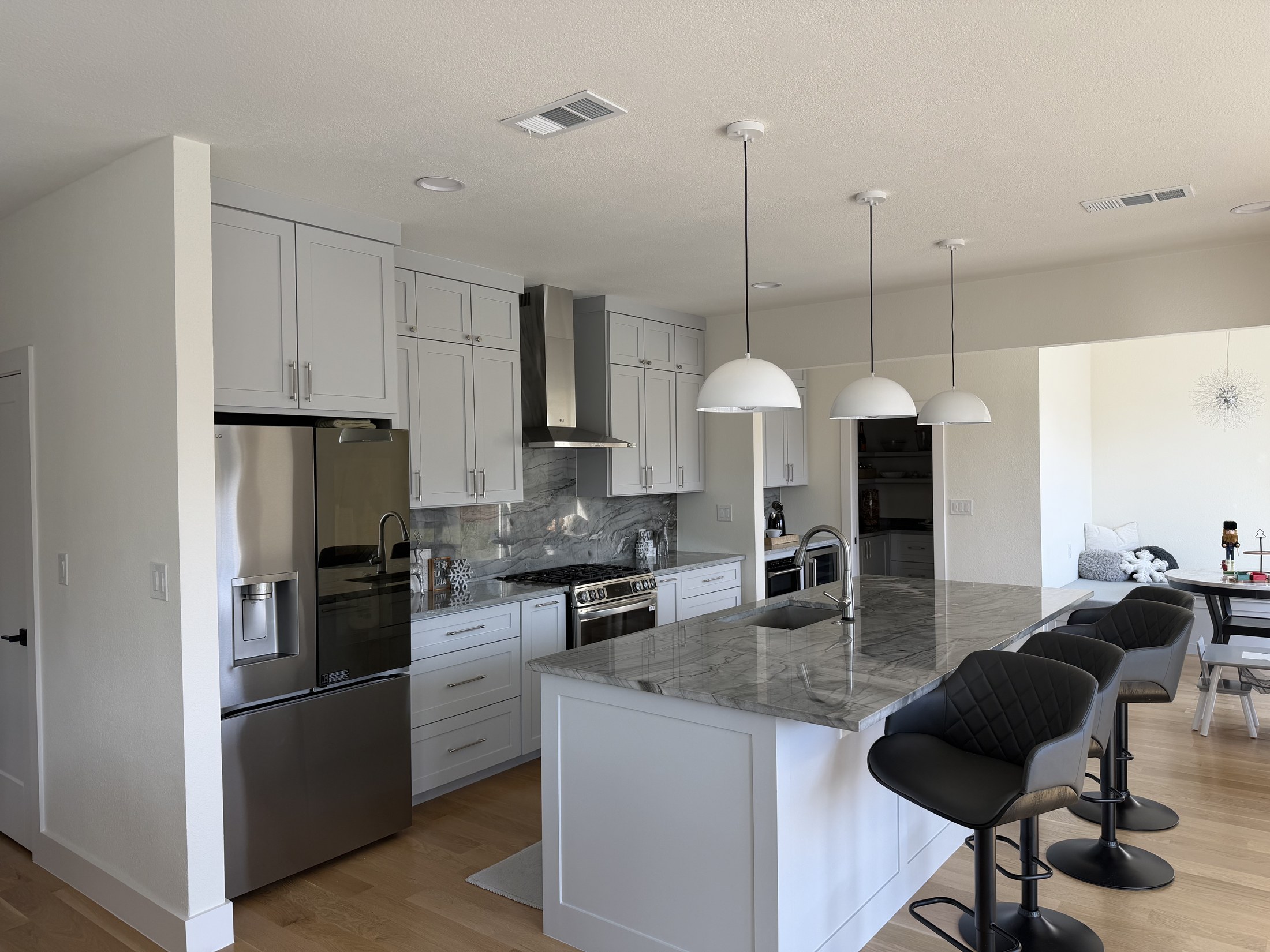 Finished Dallas kitchen remodel by Capatina Builders